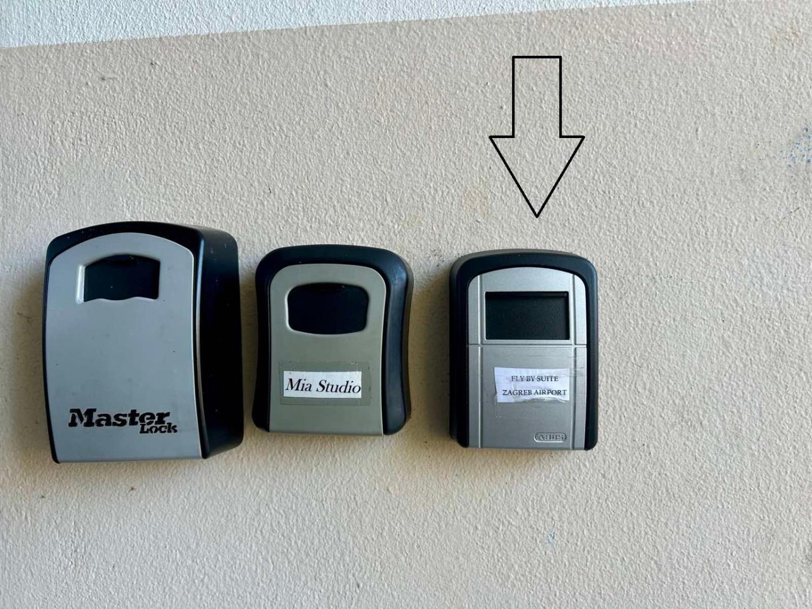 Fly By Suite - Zagreb Airport - 0-24H Self Check In&Out - Parking On Site Velika Gorica Exterior photo